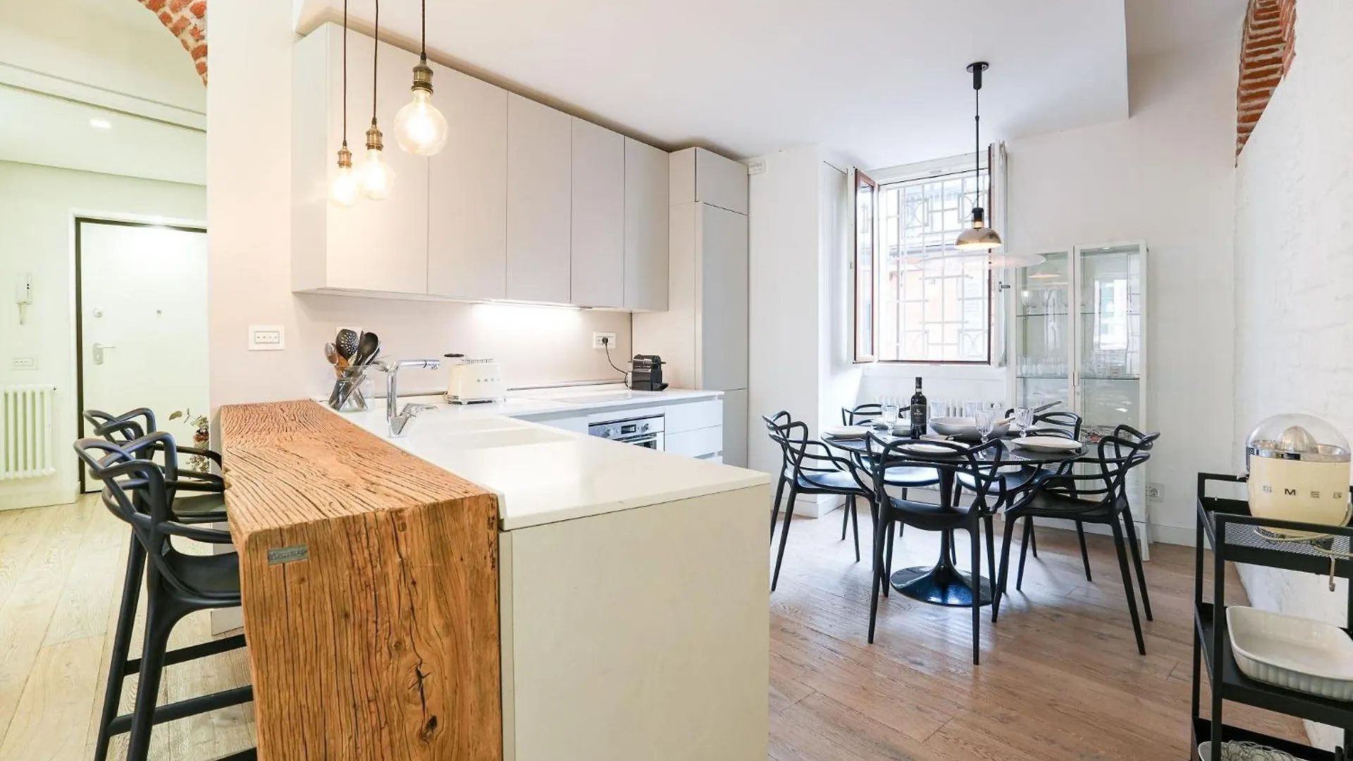 Porta Garibaldi Luxe Apartment Milan Italy