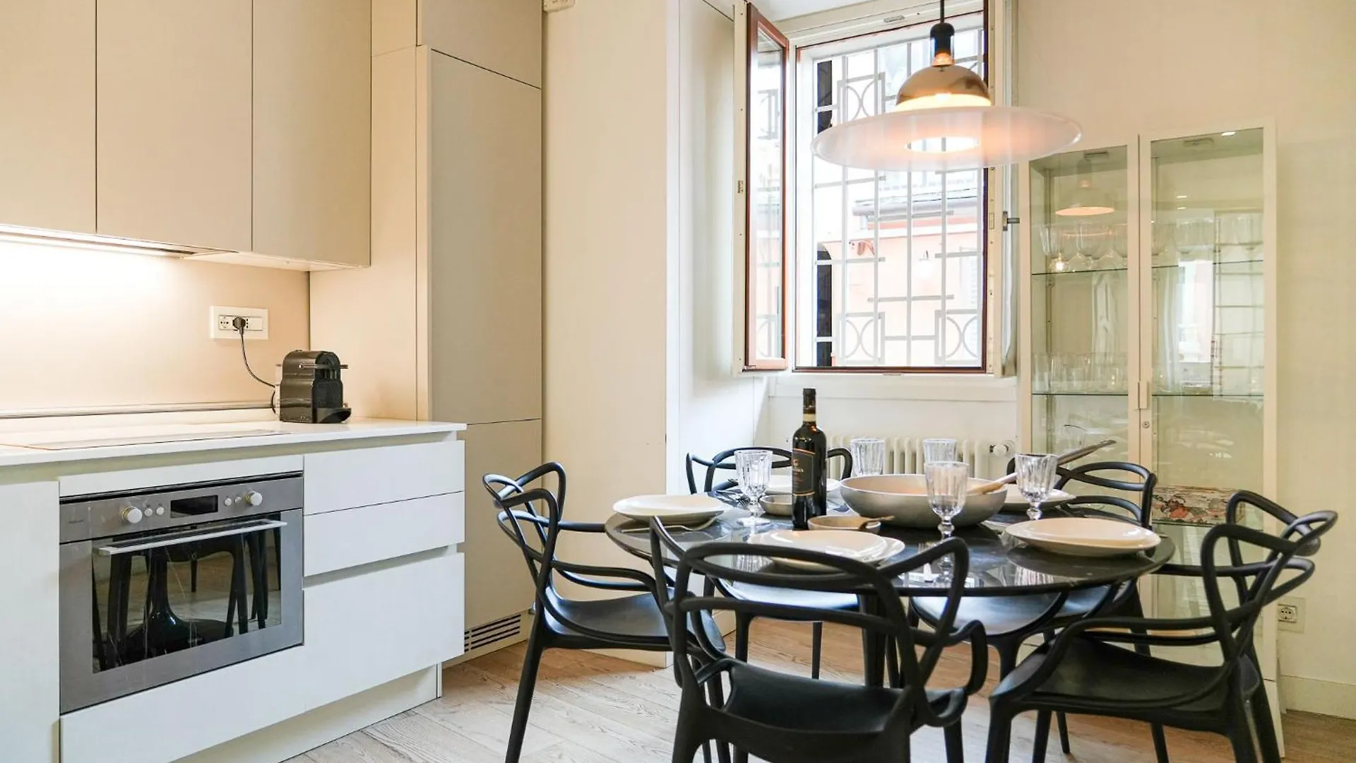 Porta Garibaldi Luxe Apartment Milan