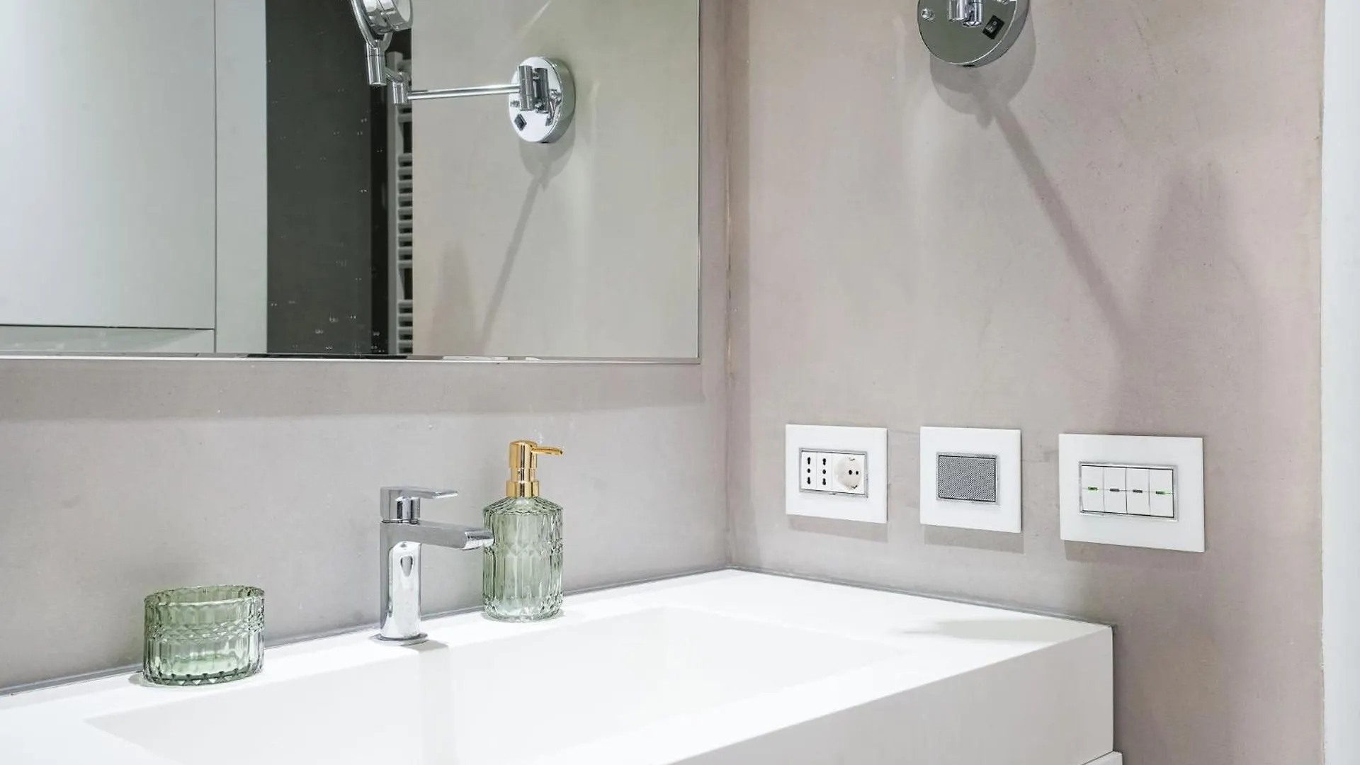 Porta Garibaldi Luxe Apartment Milan