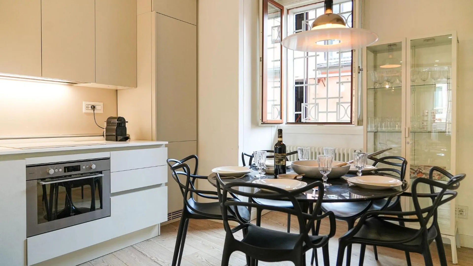 Porta Garibaldi Luxe Apartment Milan